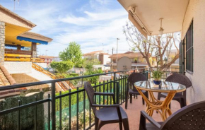 Nice Apartment In Los Alcazares With Kitchen